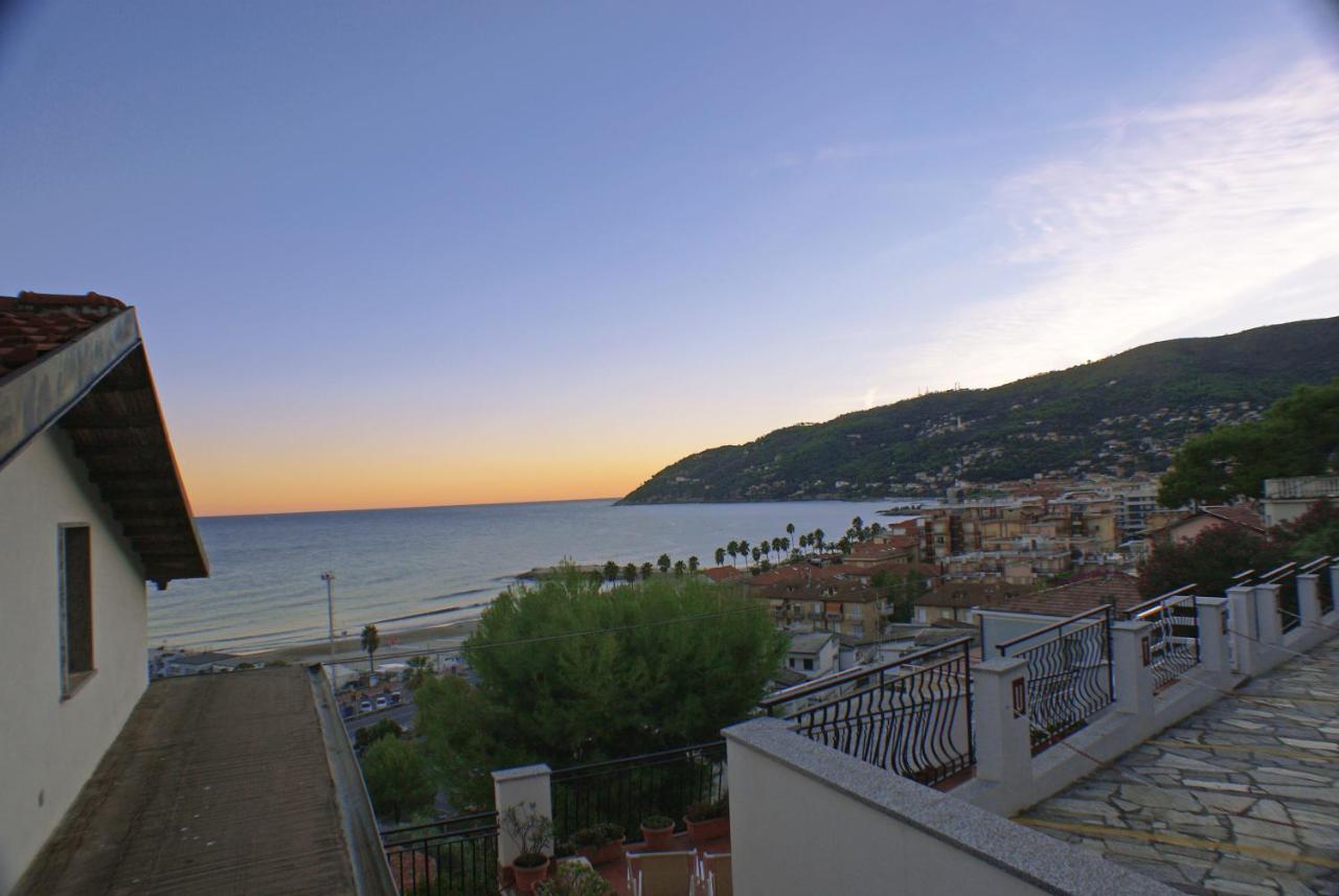 Albergo La Pineta Marina dʼMarina dʼAndora Extérieur photo